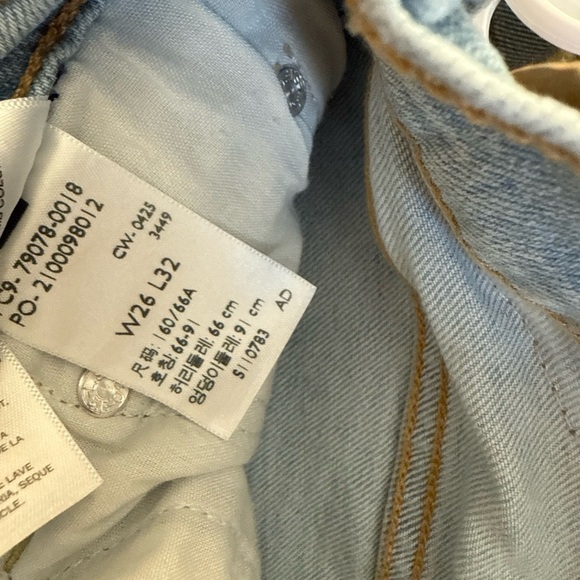 Levi's Ribcage Straight Light Wash Jeans size 26 - Picture 7 of 8